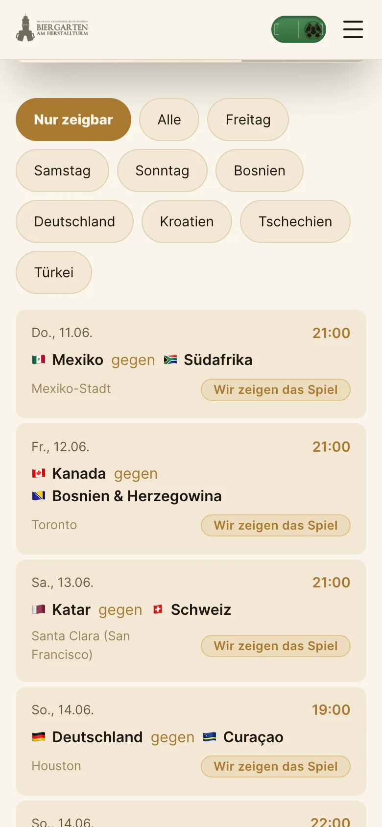 Spielliste am Smartphone mit Filtern „Nur zeigbar“, „Alle“, Wochentagen und Mannschaften sowie Spielkarten mit dem Hinweis „Wir zeigen das Spiel“