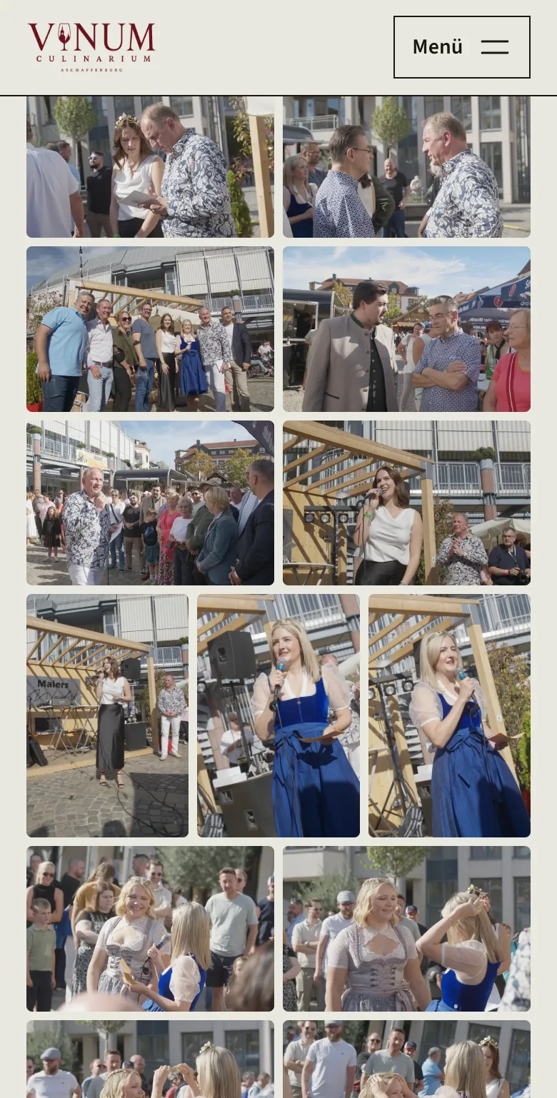 Galerie „Die Eröffnung“ am Smartphone: Bilder im Blocksatz-Raster, Hoch- und Querformate in ihren Seitenverhältnissen